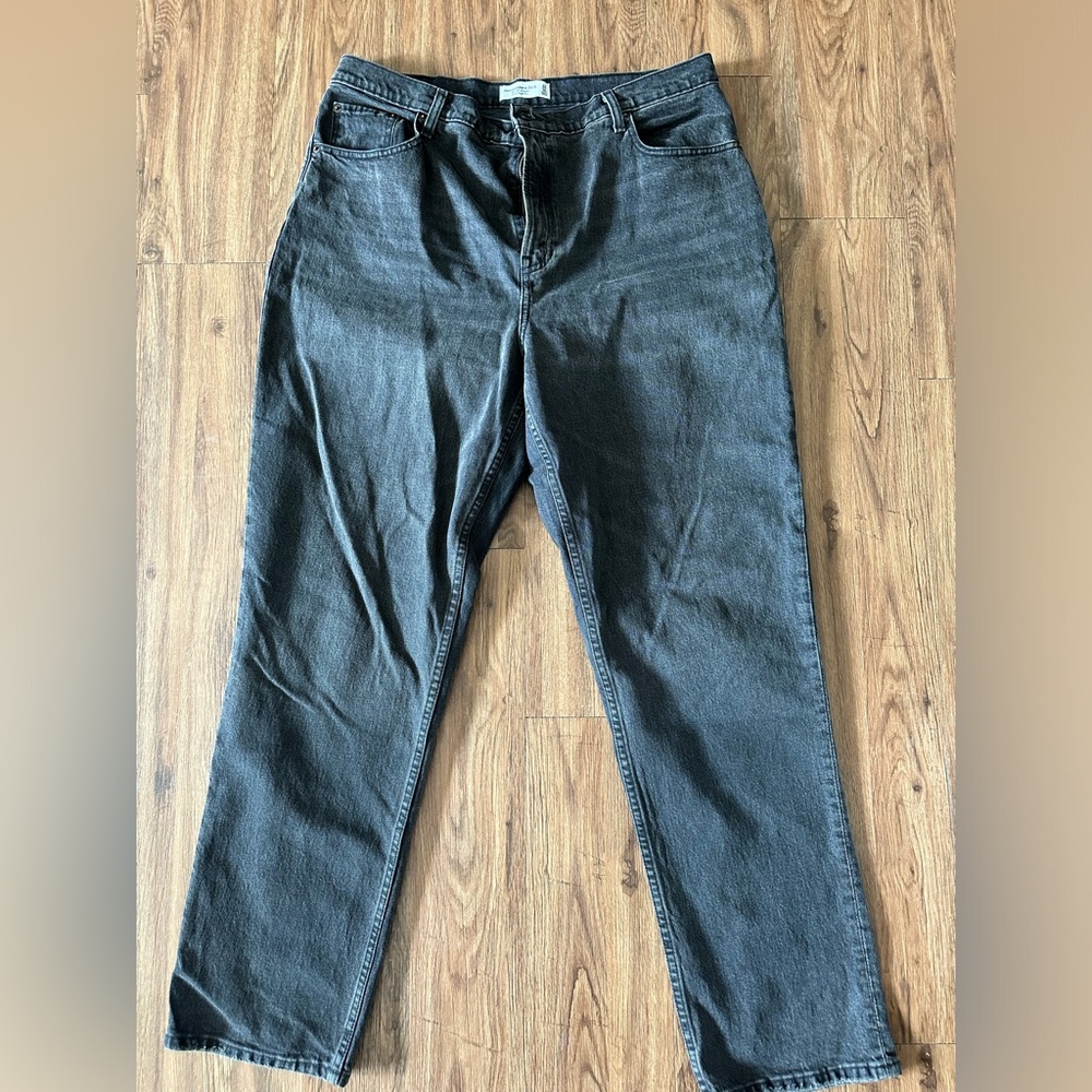 Abercrombie Curve Love Ultra High Rise 90s Straight Jean